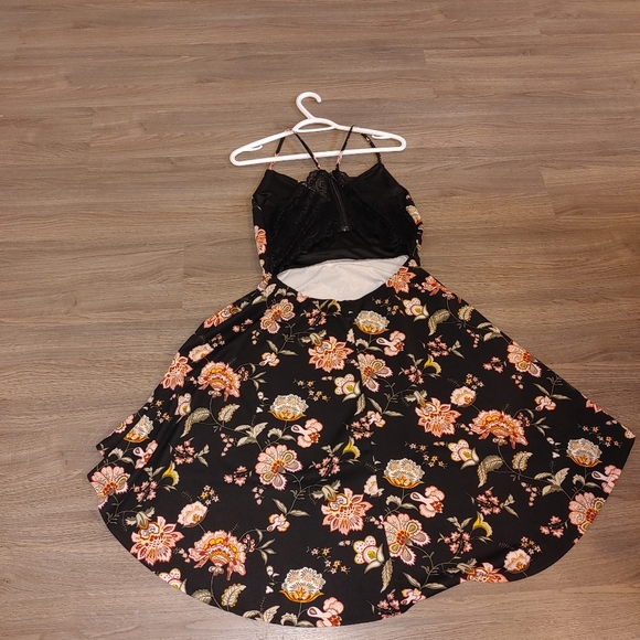 Dress. High-low with lace - Picture 3 of 4